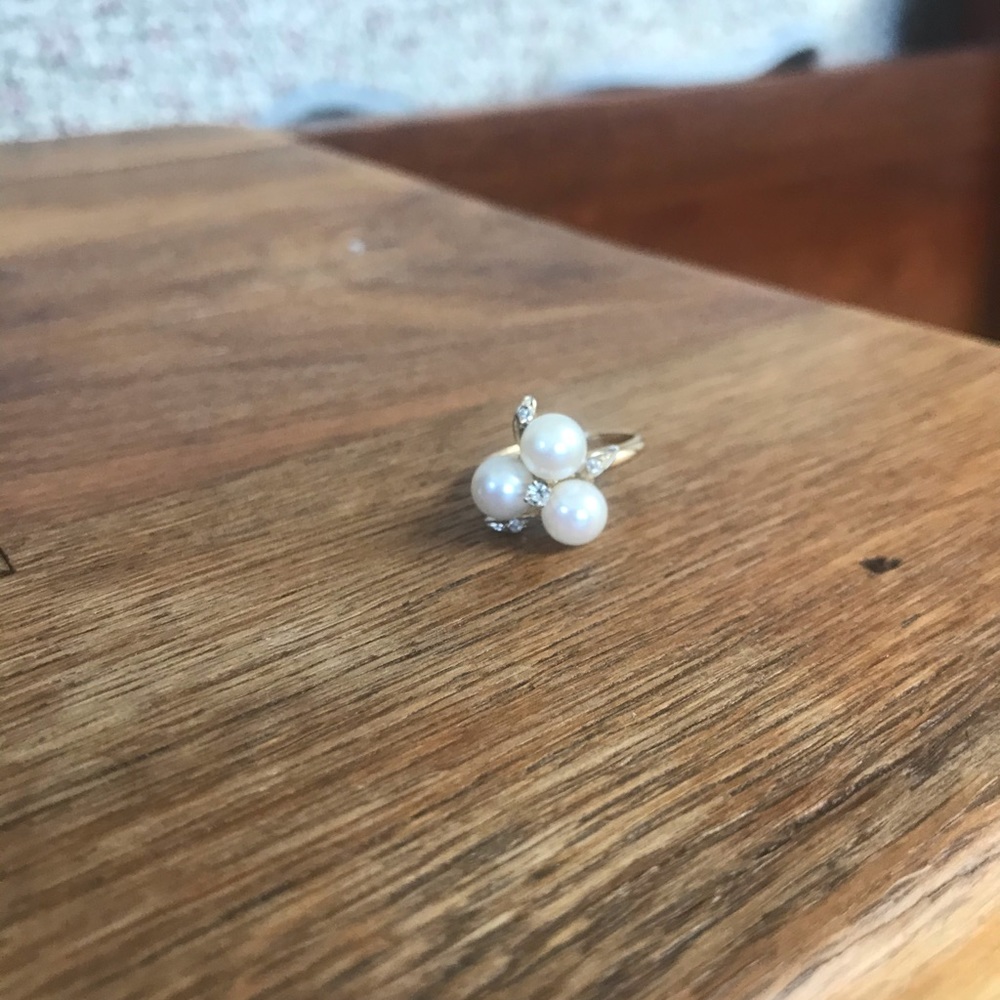 Pearl diamond ring